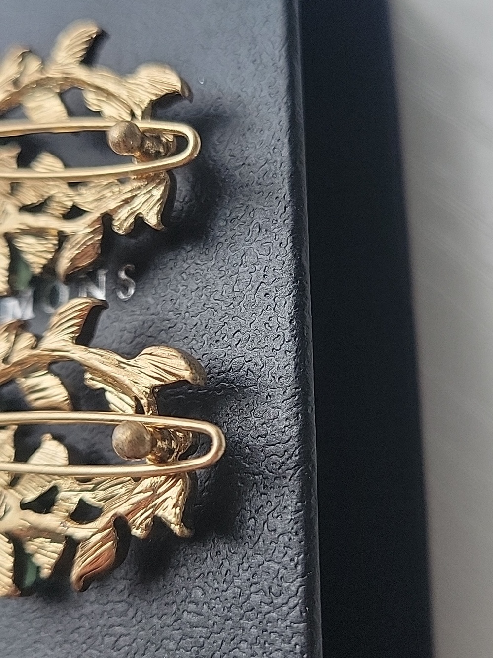 Two Floral Gemstone Hairclips - Picture 5 of 9